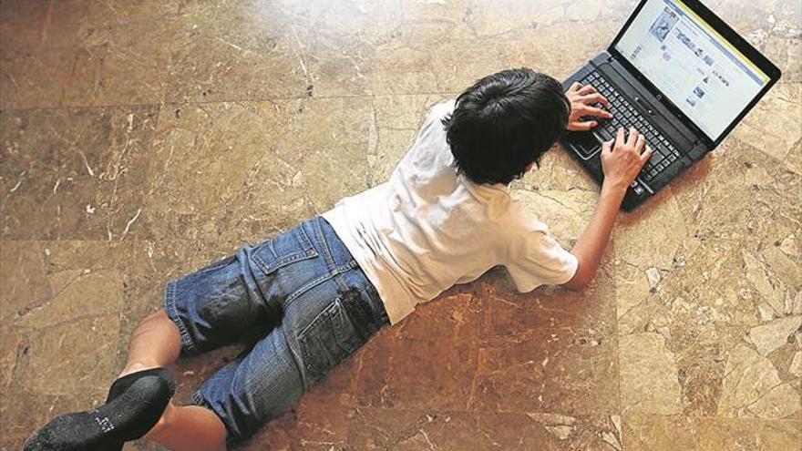 Más de 175.000 niños se conectan cada día por primera vez a internet