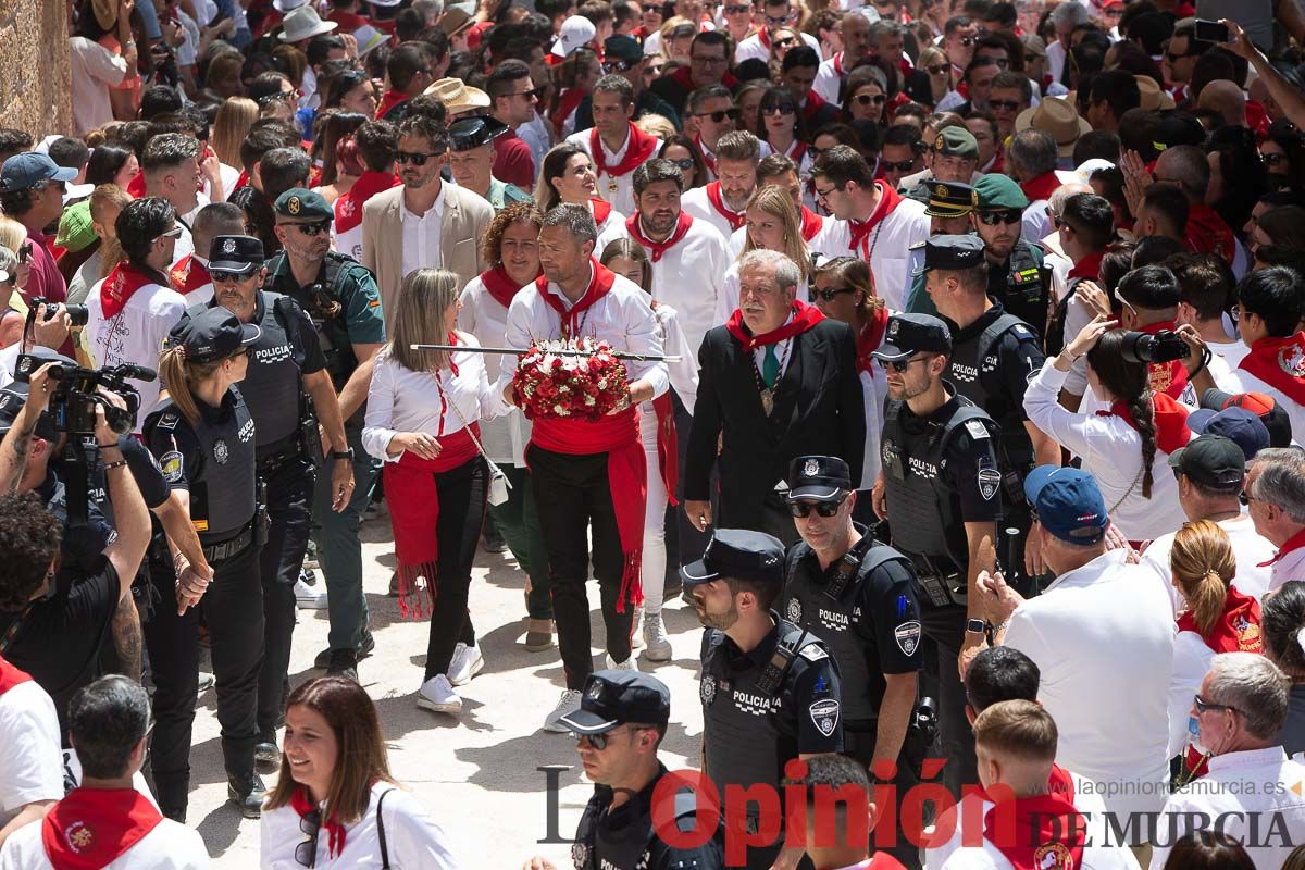 Bandeja de flores y ritual de la bendición del vino en las Fiestas de Caravaca