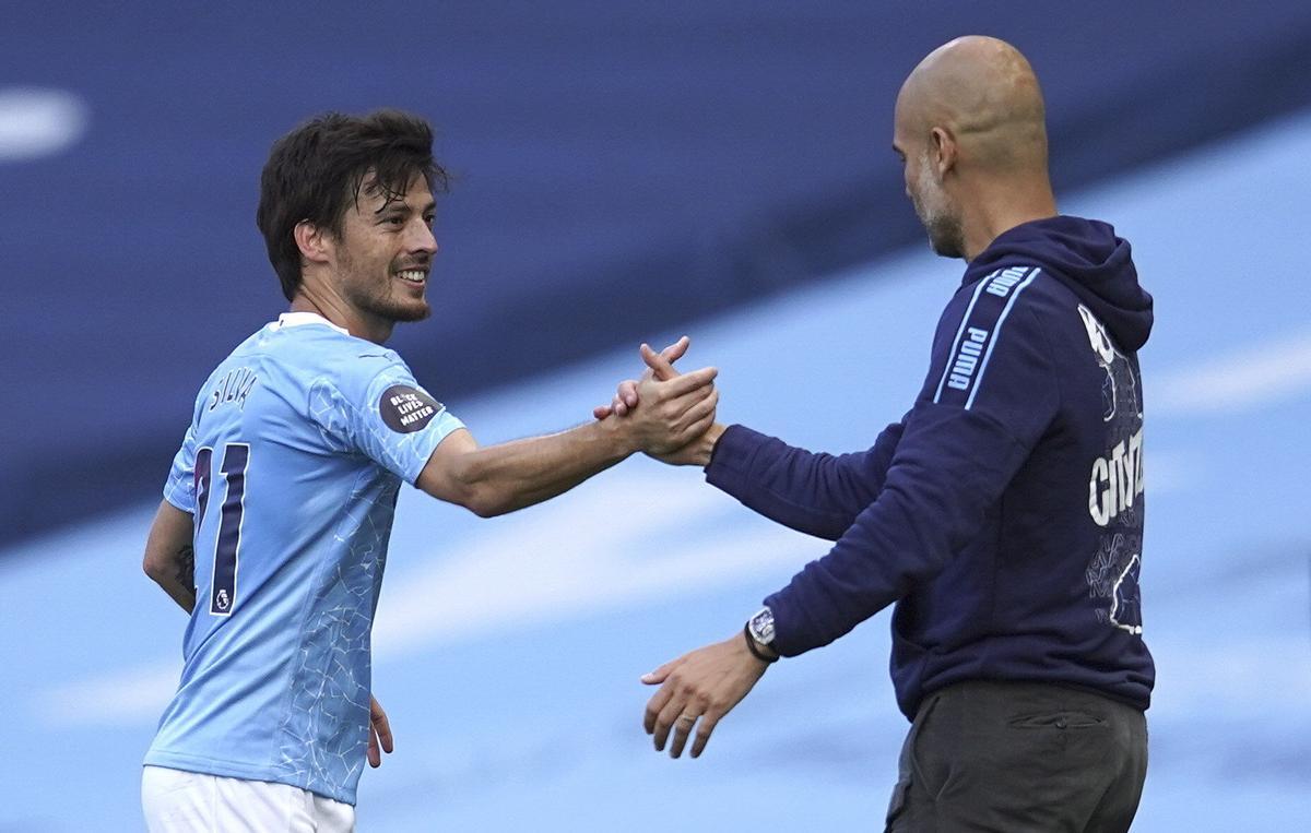 David Silva, junto a Pep Guardiola