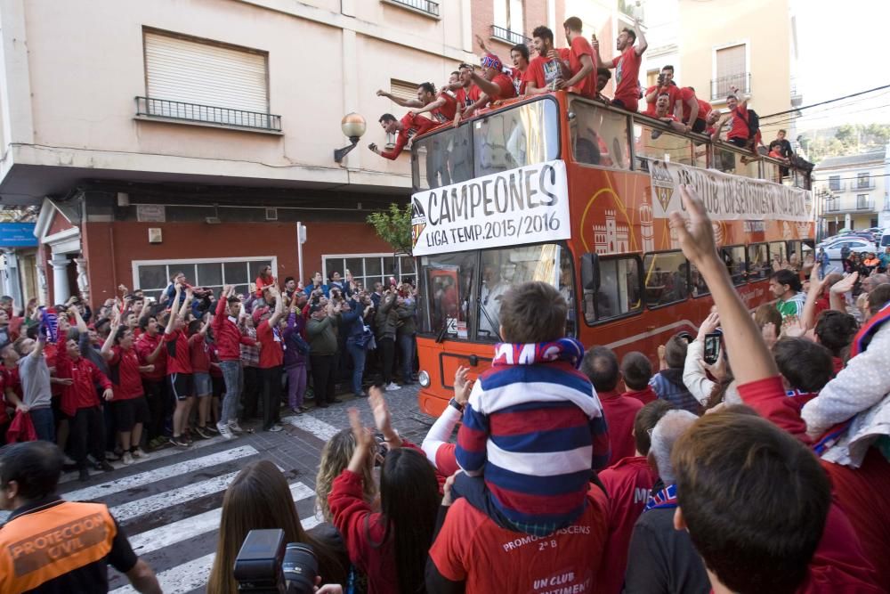 El Saguntino celebra el título de campeón