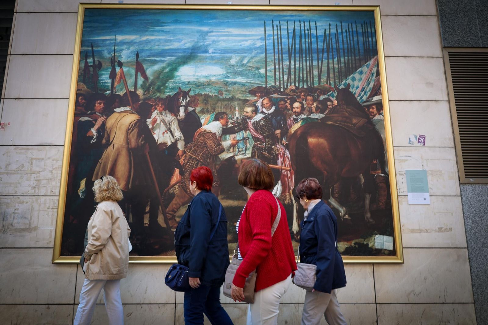 &quot;Las Lanzas o la Rendición de Breda&quot; de Diego Velázquez, en la fachada principal del edificio EMAT de Torrent.