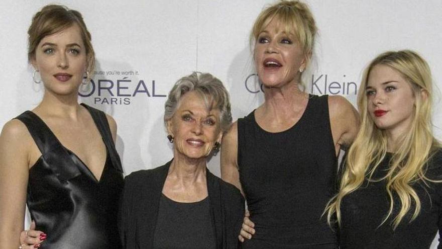 Dakota Johnson, Tippi Hedren, Melanie Griffith y Stella Banderas.