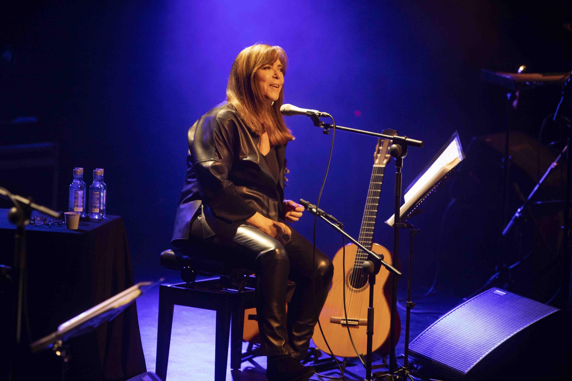 Así fue la actuación de María del Mar Bonet y Borja Penalba en el Gran Teatre de Xàtiva