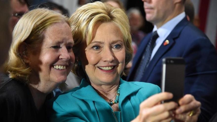 La polémica de los e-mails vuelve a planear sobre Clinton