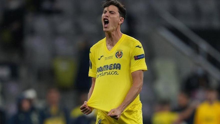 Pau Torres podría cambiar la camiseta amarilla por la roja del United, a quien se enfrentó en la final de Gdansk.