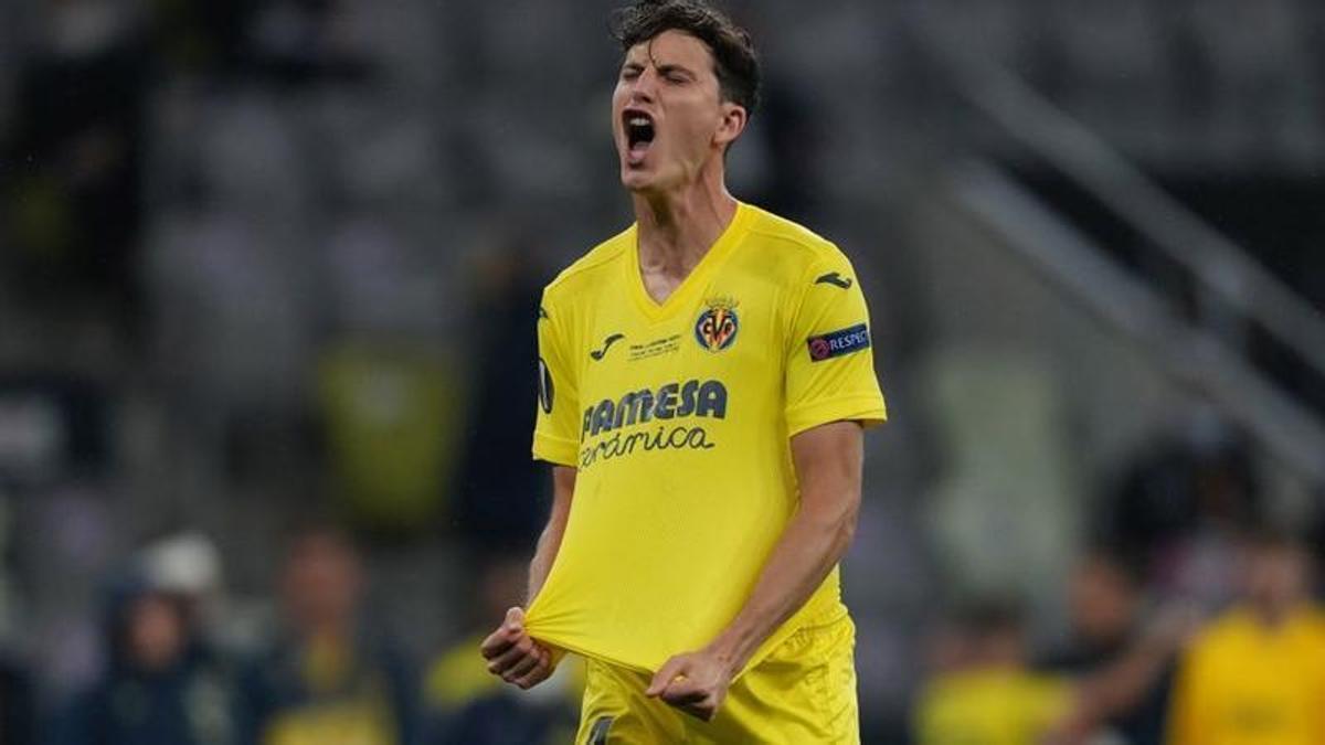 Pau Torres podría cambiar la camiseta amarilla por la roja del United, a quien se enfrentó en la final de Gdansk.