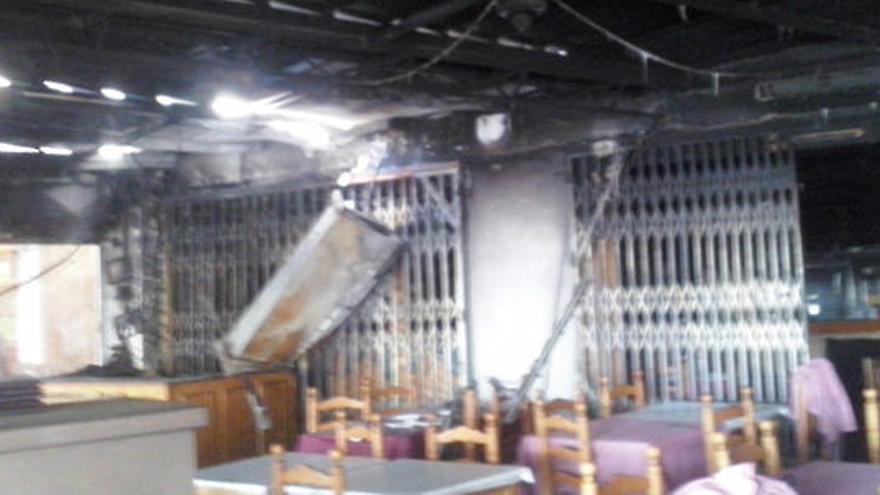 Un incendio en un restaurante de Calp obliga a desalojar a 50 vecinos