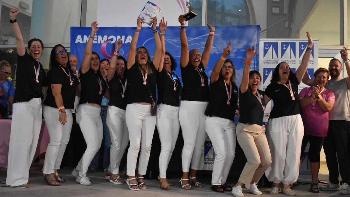 Las mujeres de Anémona celebrando la doble victoria, del deporte y de la superación.
