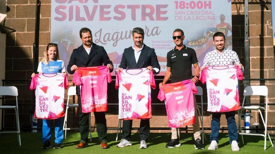 Autoridades y deportistas intervinientes en la presentación de la XLI San Silvestre Lagunera. | EL DÍA