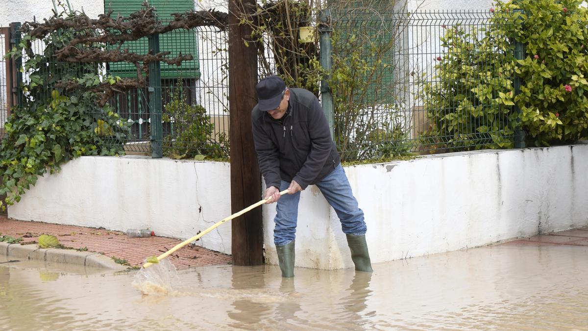 Incidencias con las lluvias de ayer en las calles de Cobatillas.