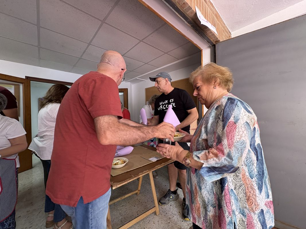 Fotogalería | Así se ha desarrollado la comida solidaria en la parroquia cacereña de Virgen de Guadalupe