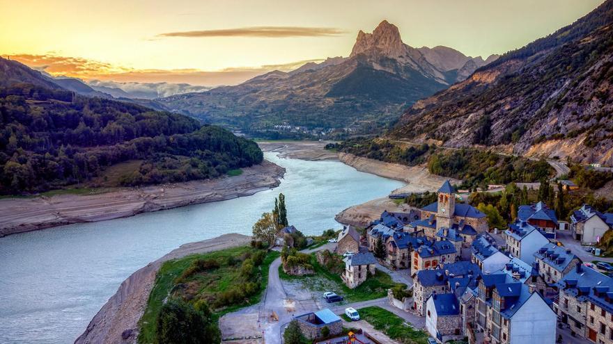Es uno de los más bonitos del mundo: el pueblo de España que te lleva al mundo de Frozen