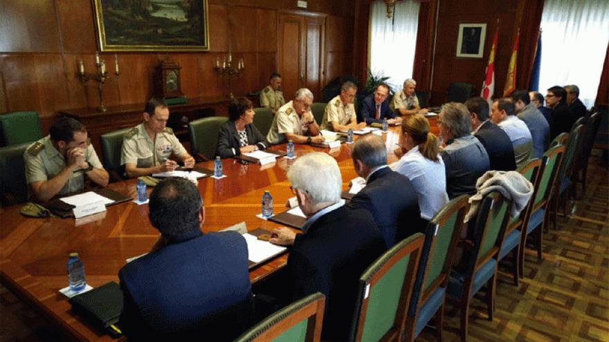 Una reunión de Zamora 10 con el Ejército sobre Monte la Reina.