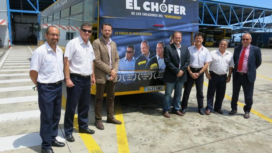 Cuatro chóferes, protagonistas de un anuncio de Guaguas Municipales