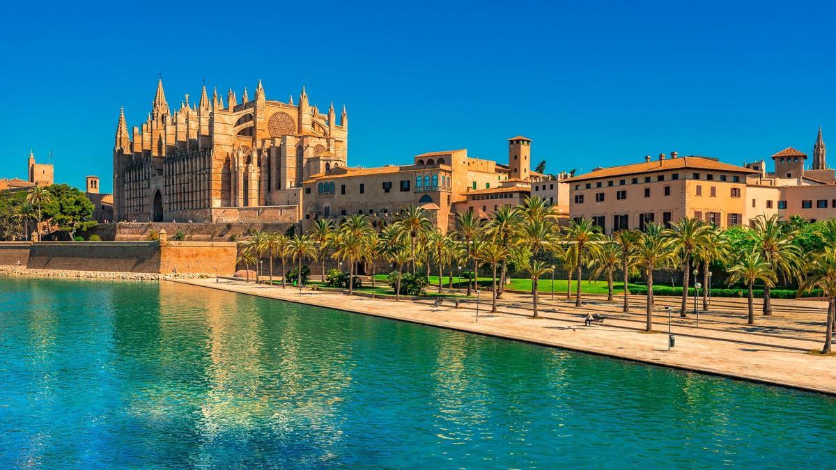 Este es uno de los paseos más bonitos del mundo por todos los monumentos a su paso