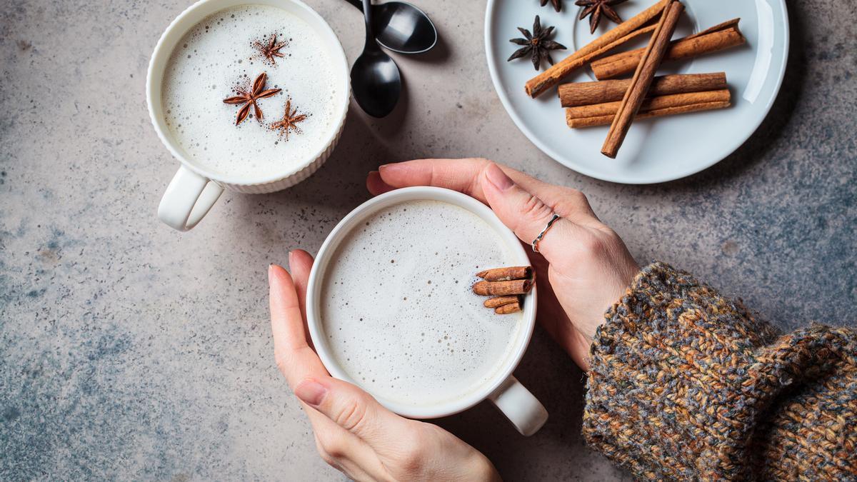 ¿Cuáles son los beneficios del té chai? Todo sobre la &quot;nueva&quot; alternativa saludable del café que arrasa en redes sociales