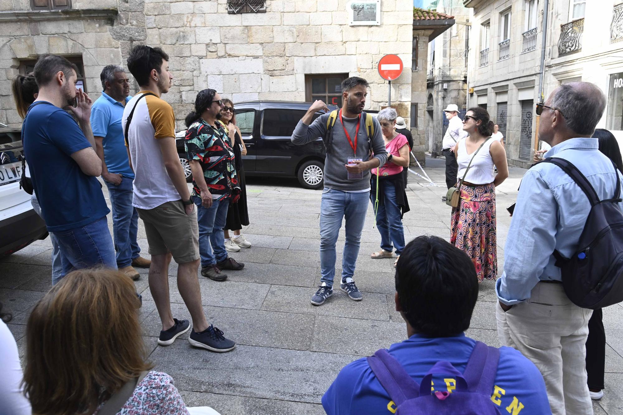 Vigo se llena de turistas con una triple escala de cruceros