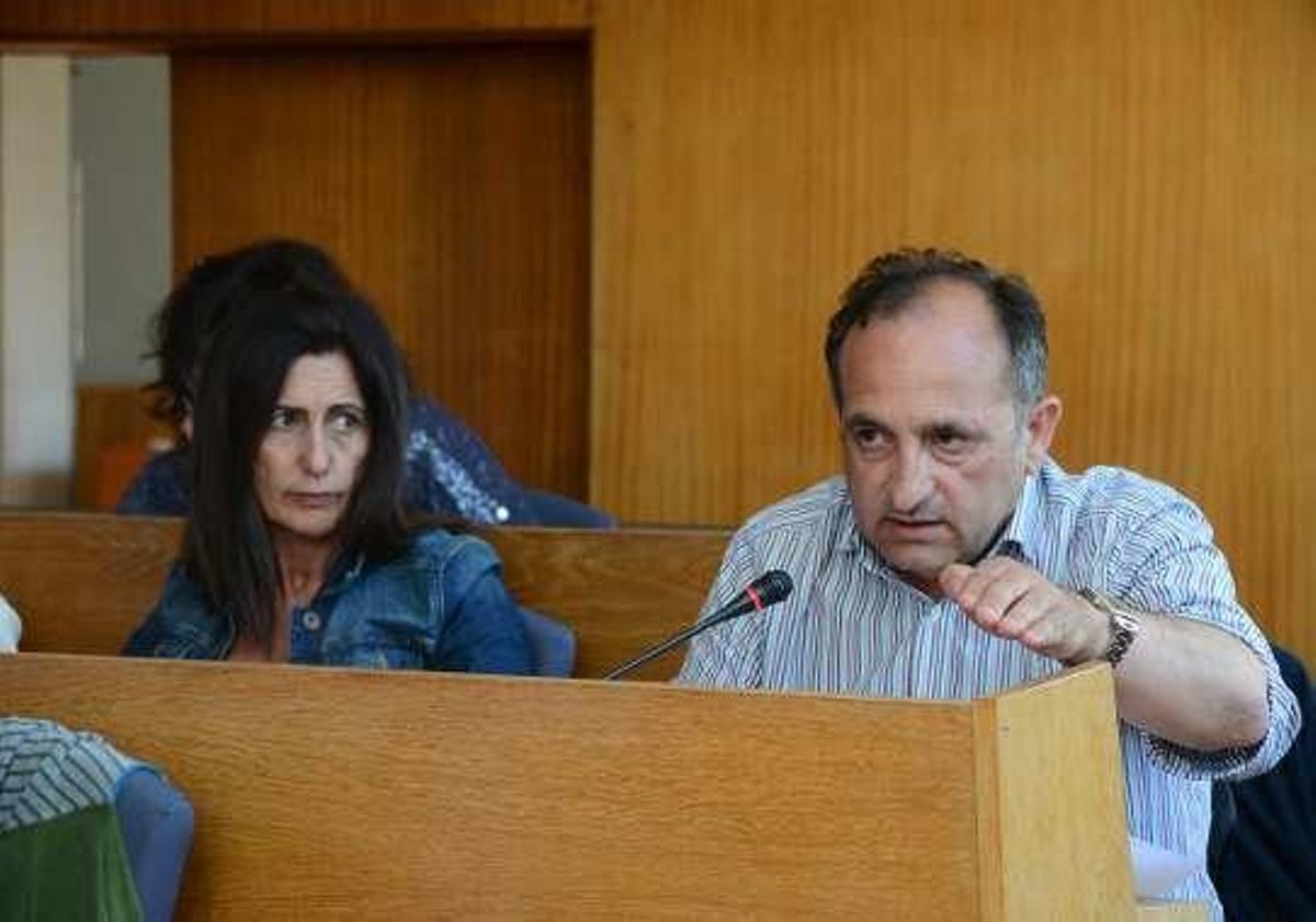 Detenido el edil García Bastón y otros dos jóvenes de Cangas por violencia en las redes sociales