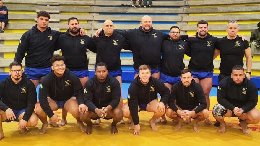 Foto de familia del Guanarteme, que busca hacerse con el título de la Segunda Categoría ante el Unión Agüimes mañana. | LP/DLP