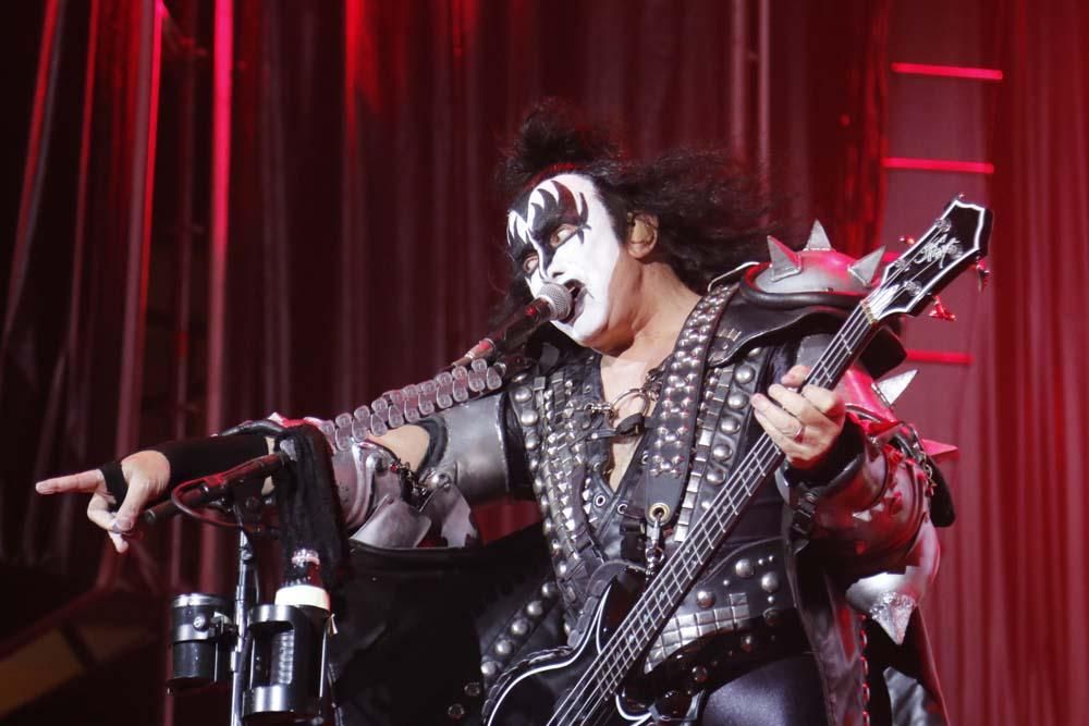 Kiss revienta los Califas