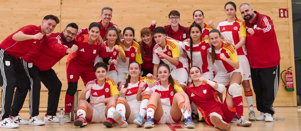 La formació sub-16, amb les germanes Urgell, després de la victòria per 0-16 sobre Melilla
