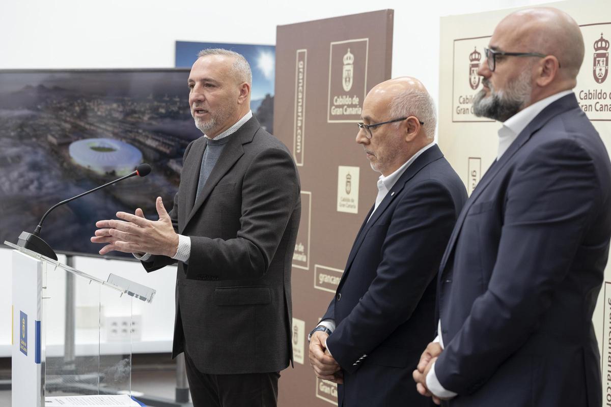 Ramírez, esta mañana, durante la exposición de las claves del nuevo acuerdo de cogestión del Gran Canaria.