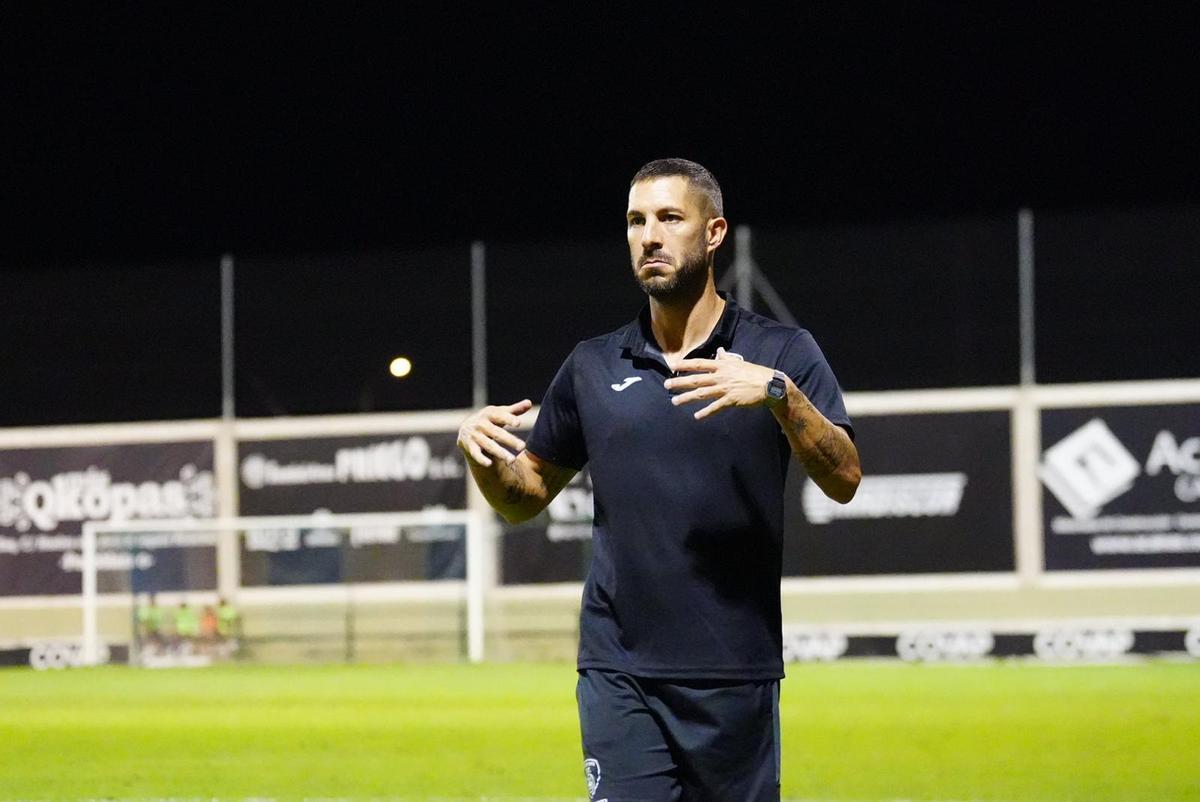 Álvaro Cejudo, durante el amistoso de pretemporada entre el Salerm Puente Genil y el Pozoblanco.