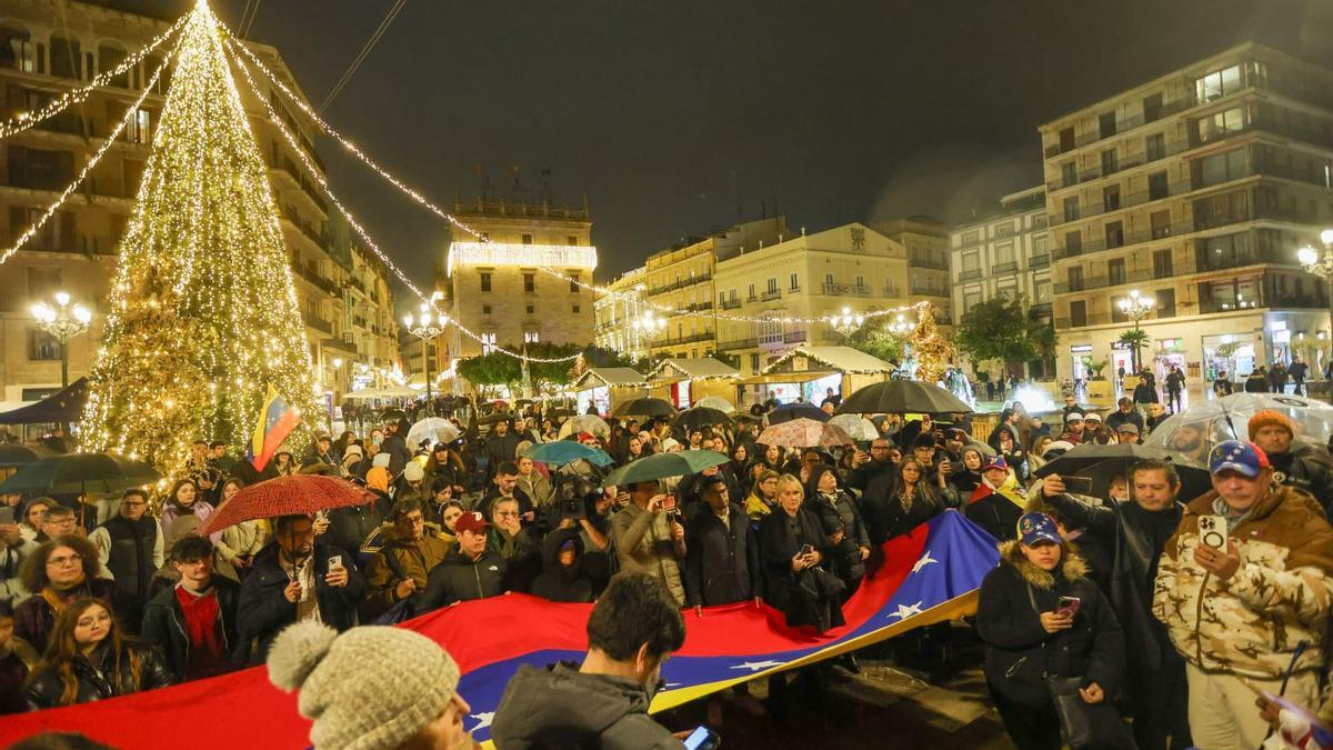 Decenas de personas piden "libertad" para Venezuela en València