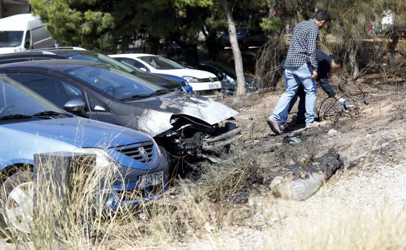 Incendio de cuatro vehículos en la calle Alhama de Aragón