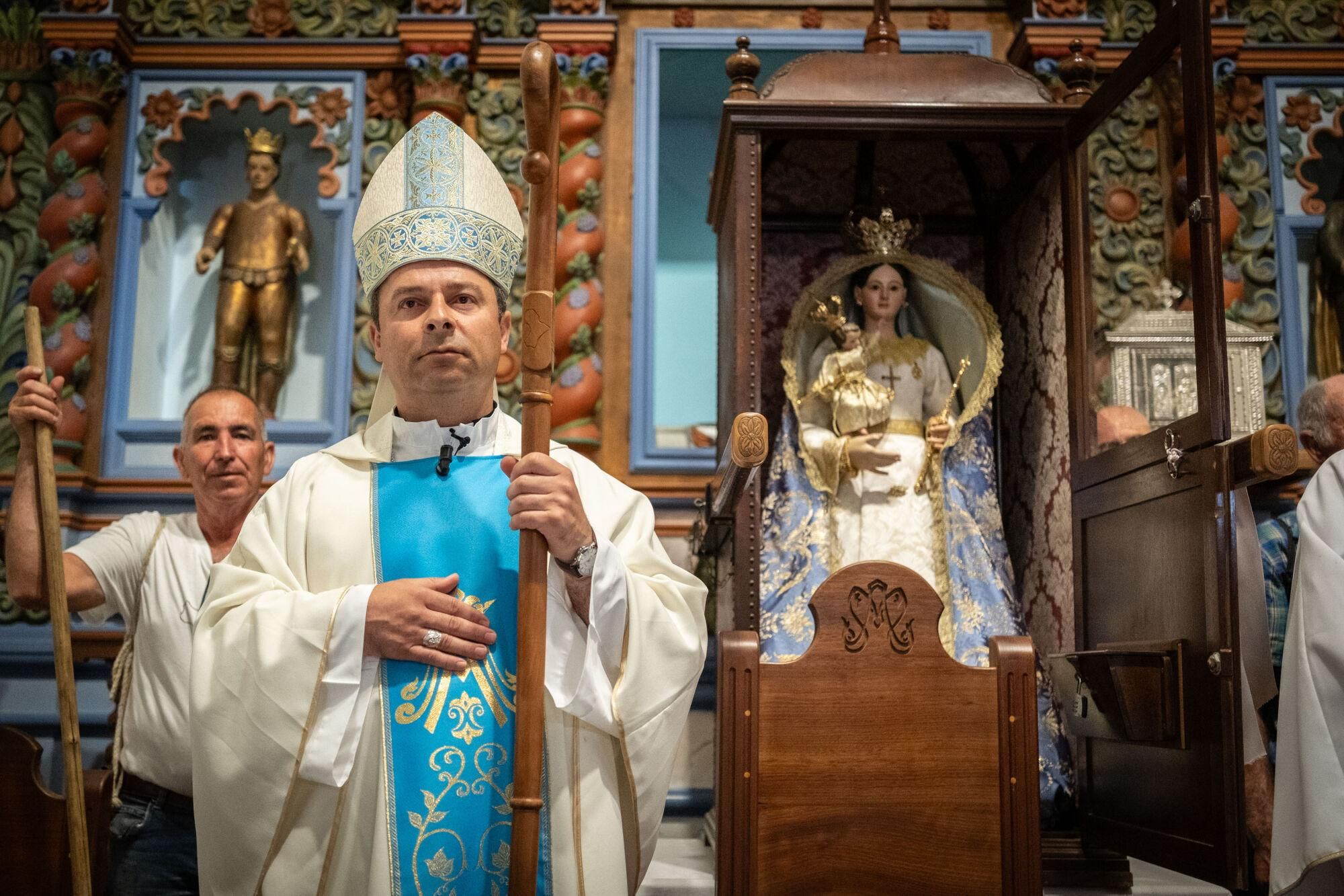 Bajada de la Virgen de Los Reyes en el Hierro