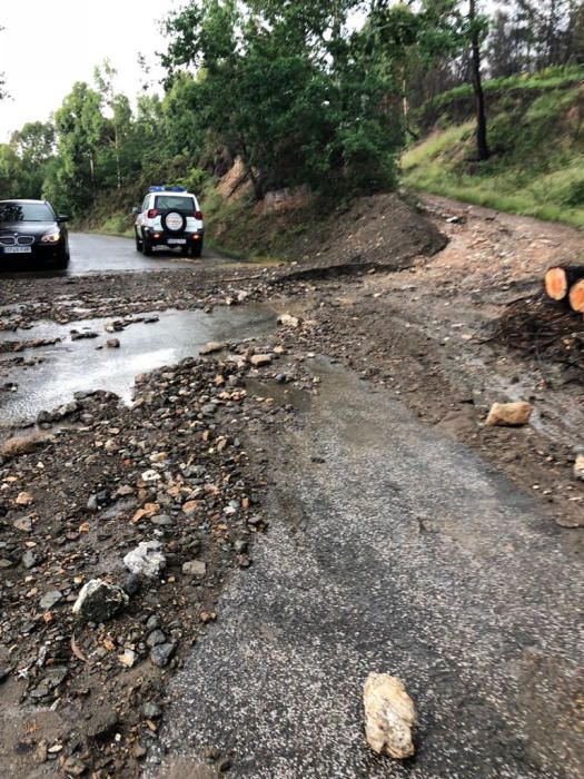 Las lluvias dejaron las vías cubiertas de barro // FdV