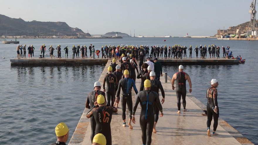 Jesús Montoya y María Bernal ganan el Triatlón de Cartagena