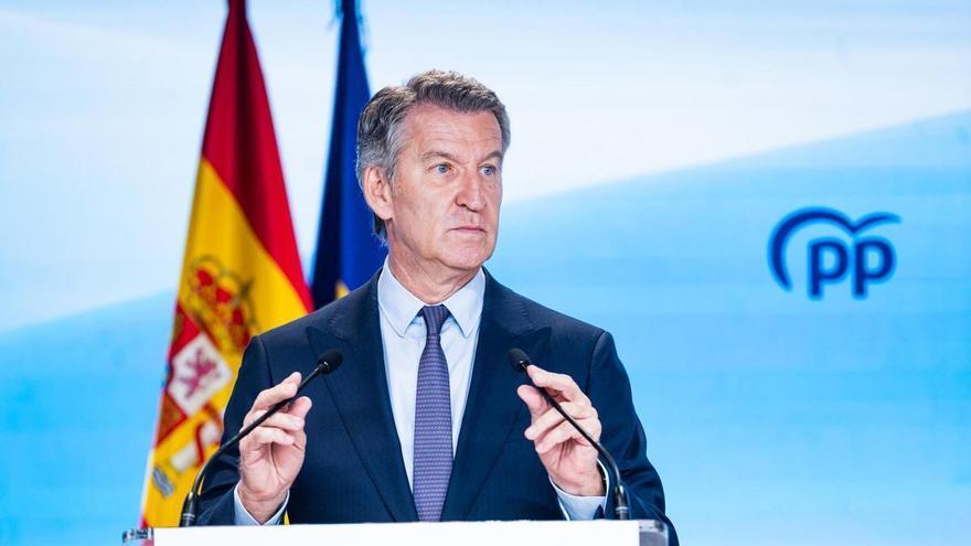 Feijóo pide a Sánchez que actúe ante la "avalancha sin precedentes" en Ceuta