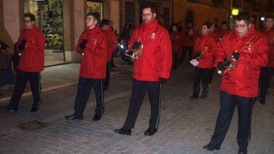 Músicos de la Banda durante un desfile celebrado en la ciudad.