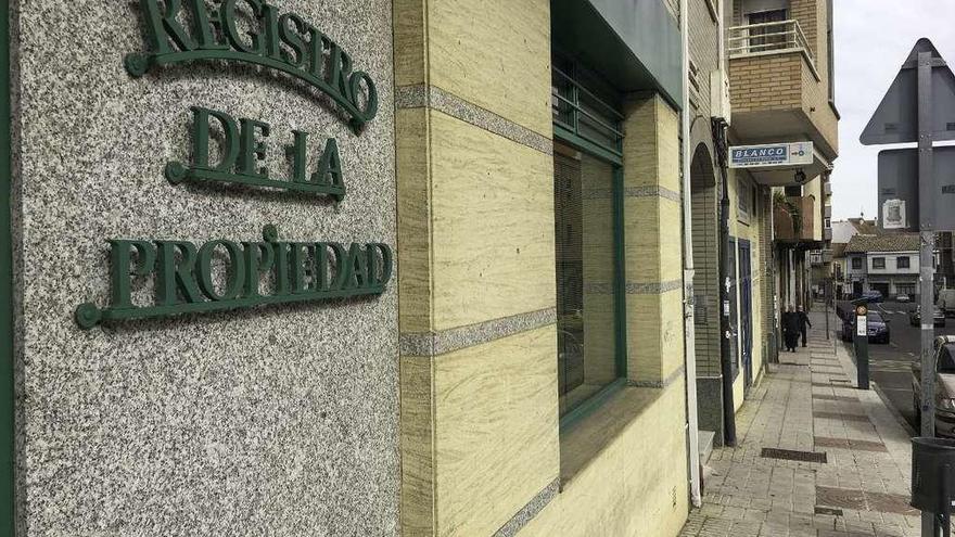 Oficinas del Registro de la Propiedad de Benavente en la Cuesta del Hospital.