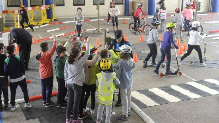 Curso de educación vial impartido por la Policía Local en un colegio de la ciudad.