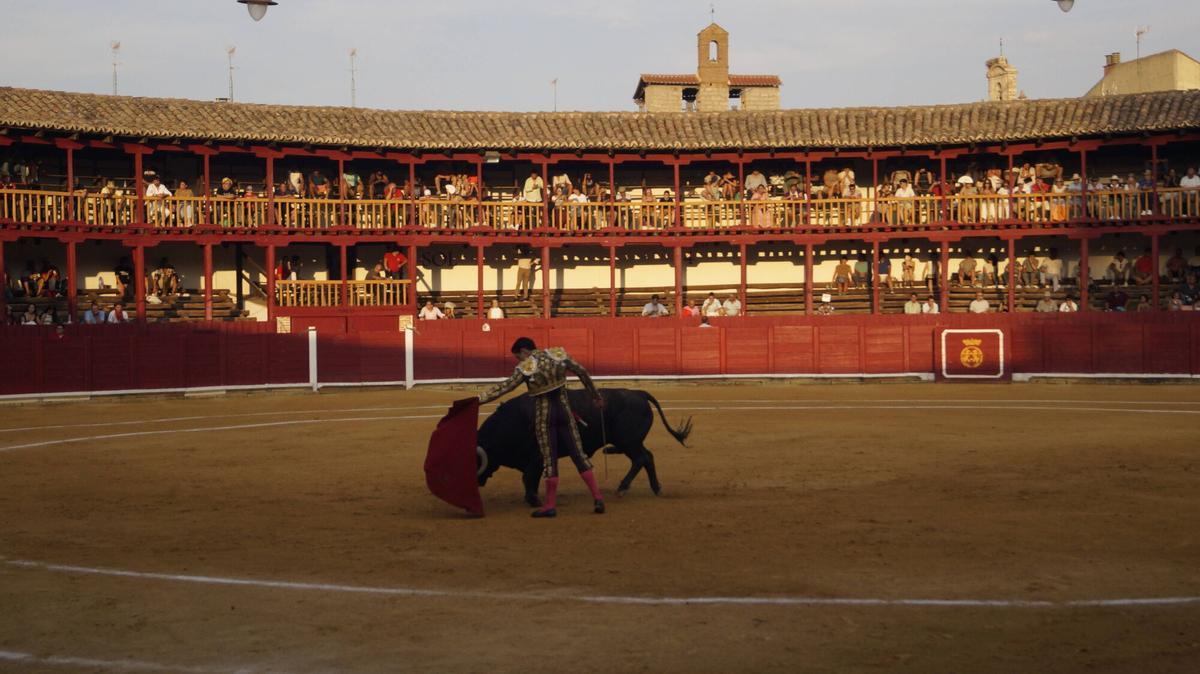 Ismael Martín abrió la triple puerta grande de la plaza de toros de Toro junto a sus compañeros de terna, Alejandro Talavante y Tomás Rufo, en un encierro de presencia y juego desigual de El Vellosino