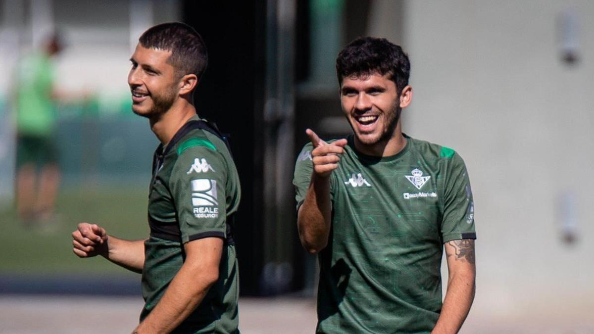 Aleñá, en un momento del último entrenamiento del Betis.