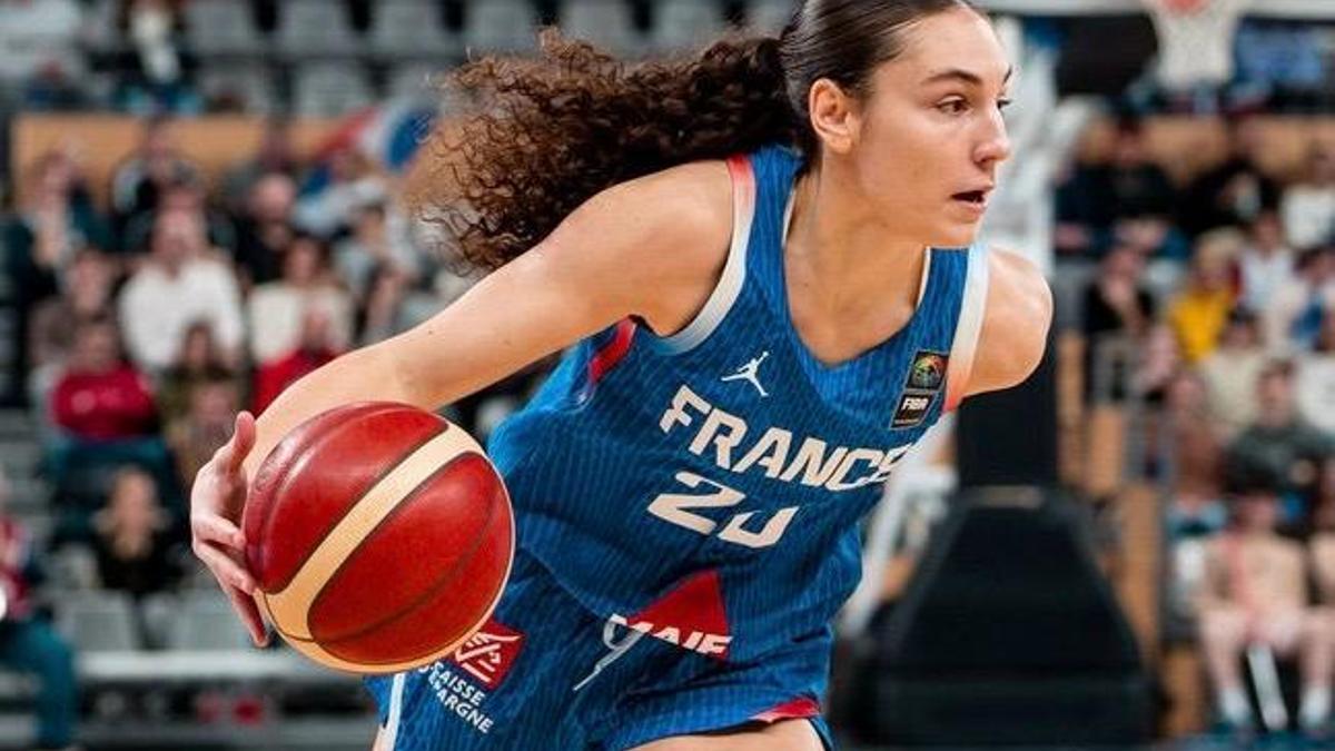 Leite, durante un partido con Francia