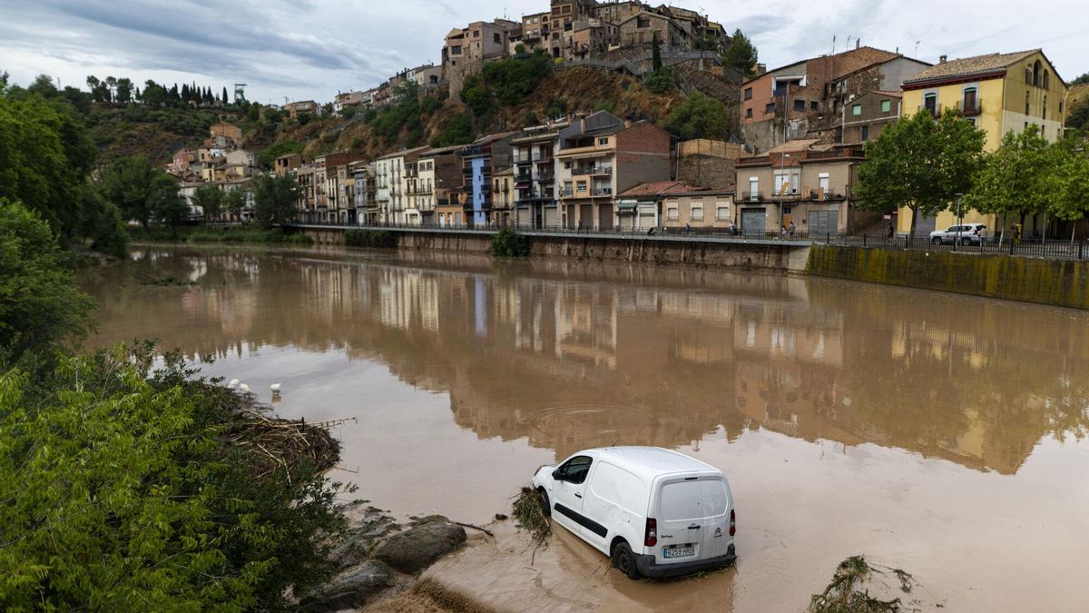 Una furgoneta al riu Cardener, al seu pas per Súria, el passat 12 de juliol
