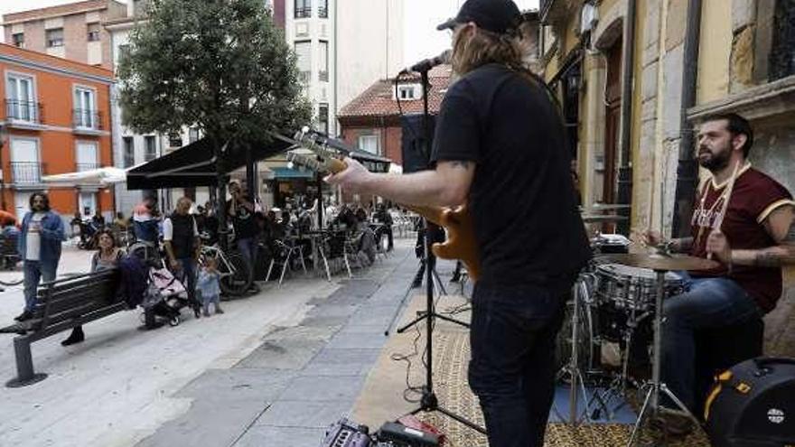 Un concierto en Cimadevilla, ayer por la tarde.