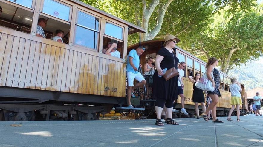 El tren de Sóller suspenderá su actividad durante dos meses.