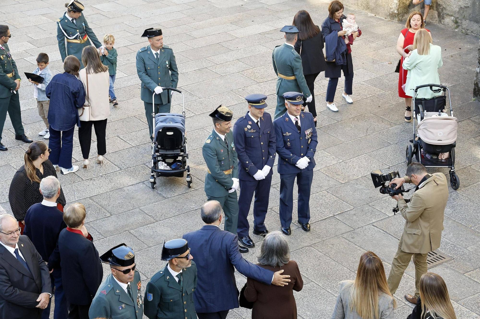 Imágenes del homenaje de la Guardia Civil a la Virgen del Pilar en el convento de San Francisco