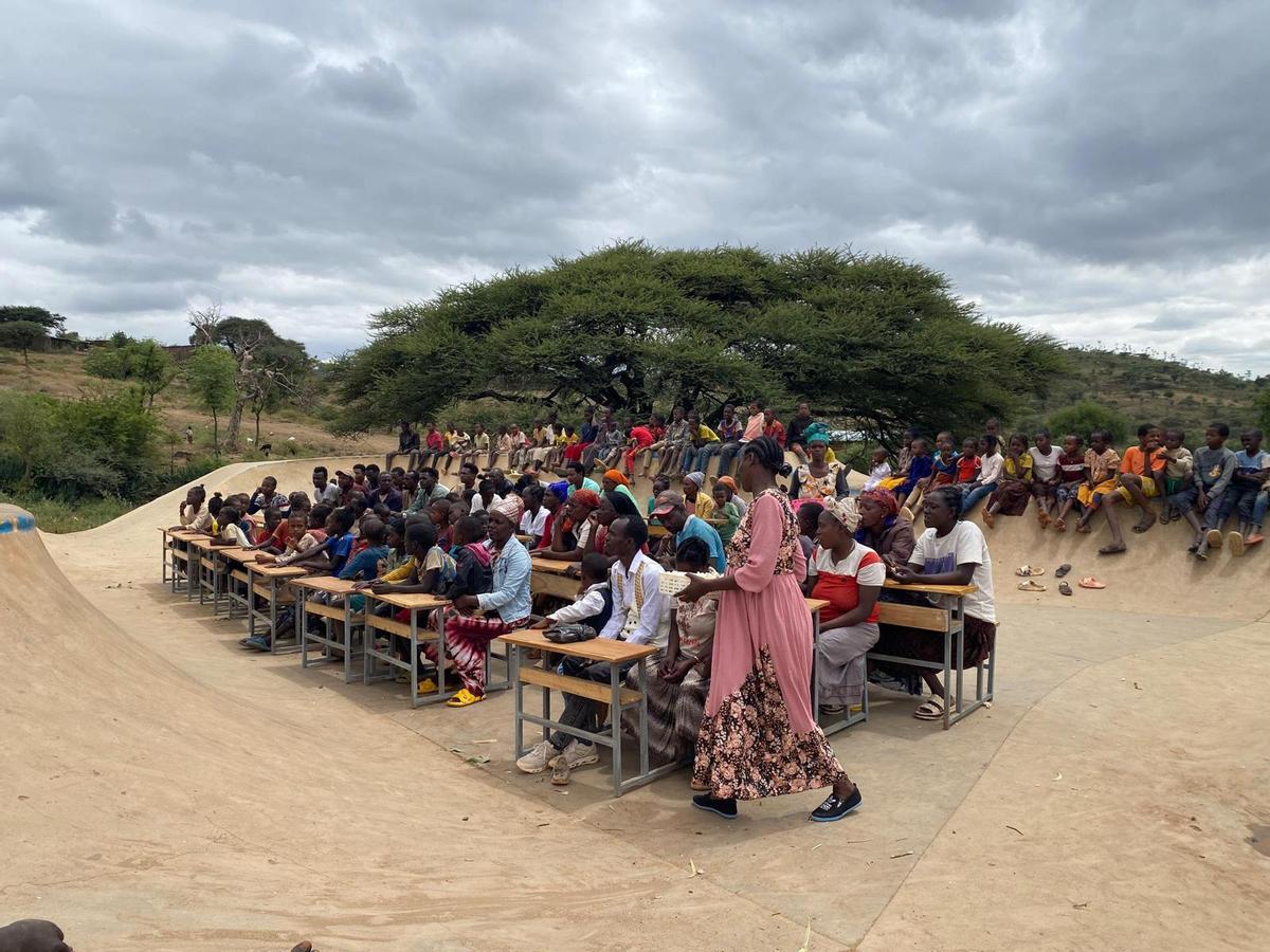 El acto de graduación en el colegio, que se celebró en el skatepark