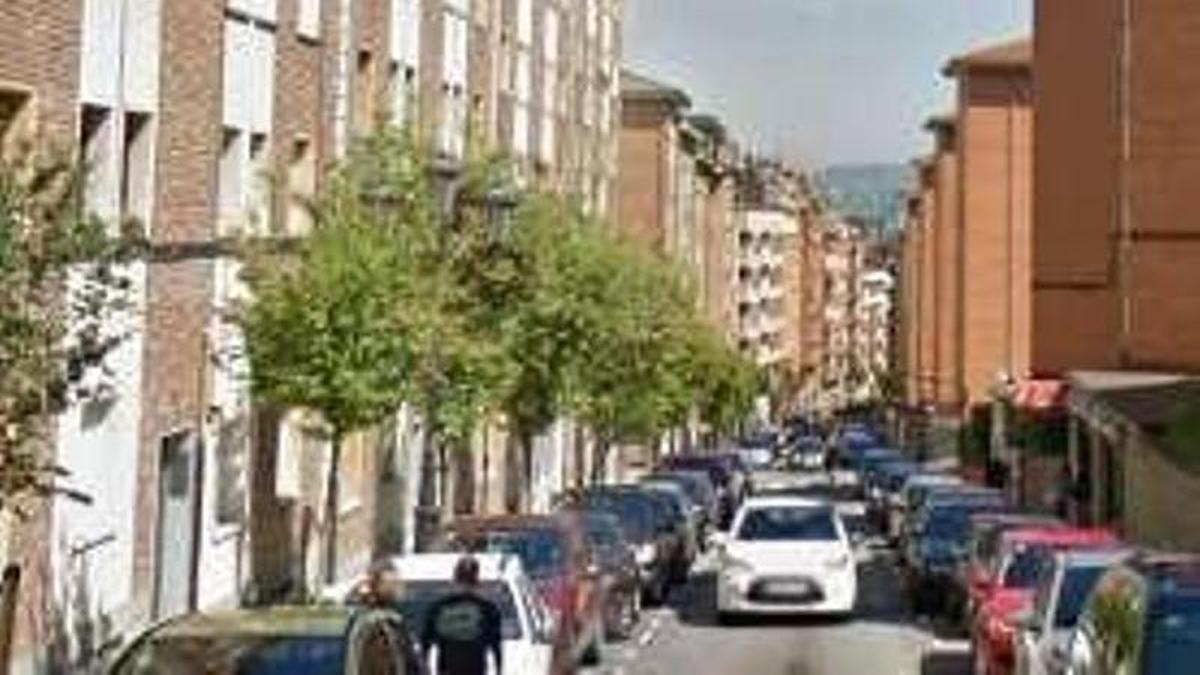 La calle en la que se perdió la pista a la menor.