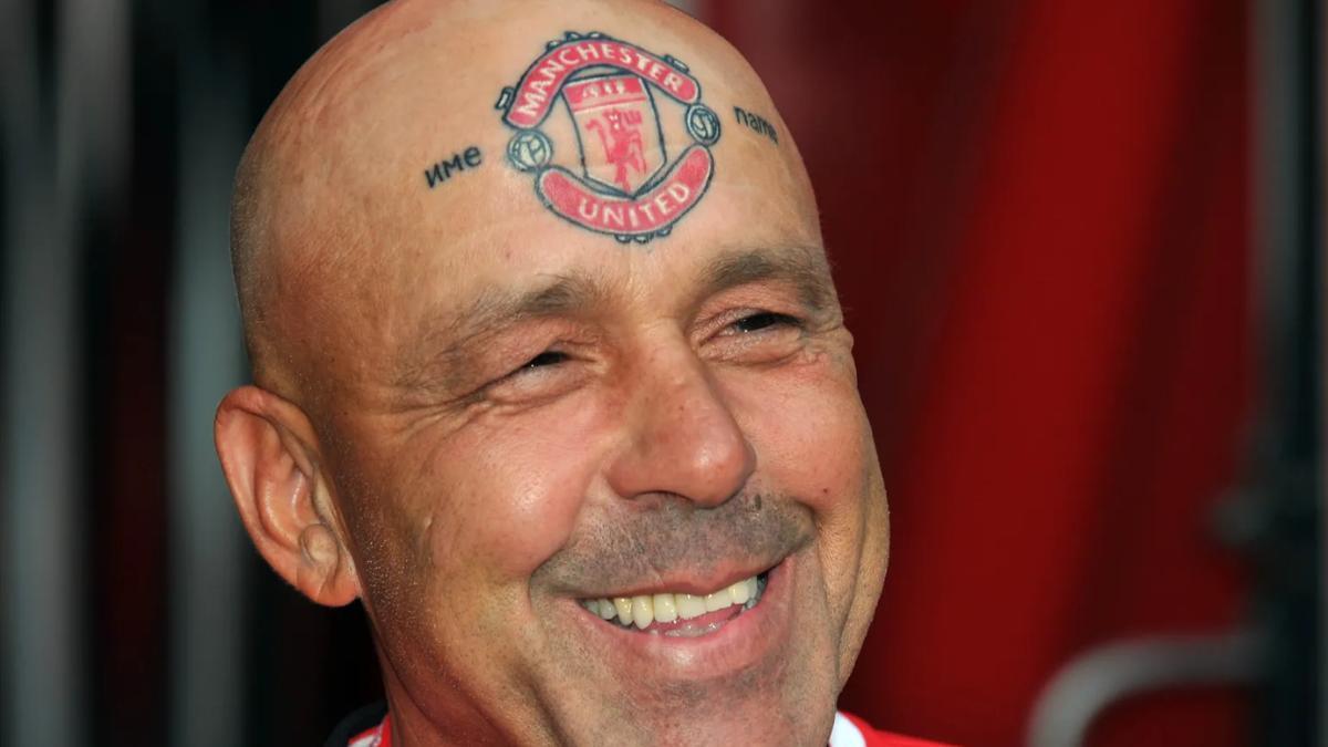Muere Mr. Manchester United, el mayor fan de los 'Red Devils'