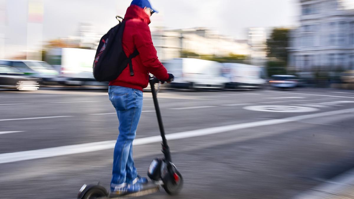 Un joven grancanario muere al chocar con su patinete con un taxi en Barcelona