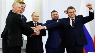 Putin proclama la anexión de las regiones ocupadas de Ucrania y avisa de que las defenderá "con todas las fuerzas"