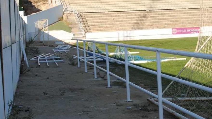 Instalaciones. Deficiencias en el campo de fútbol