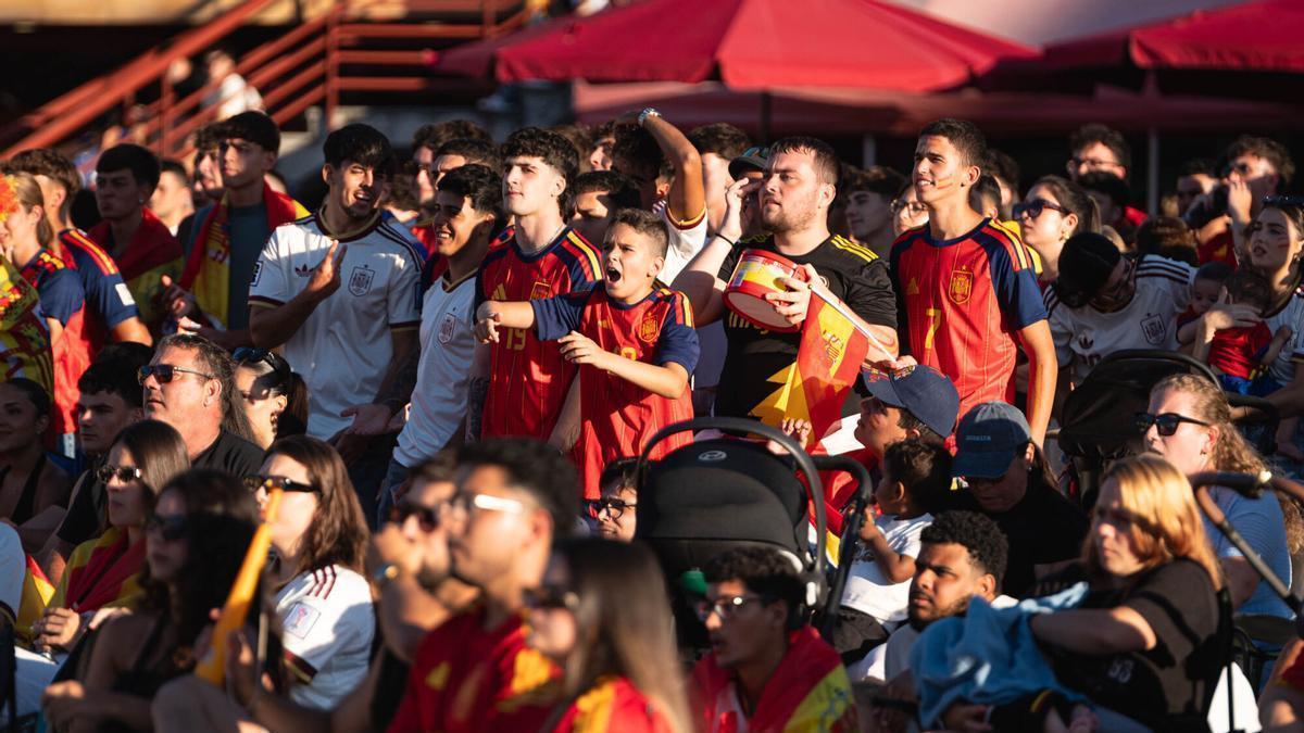 Vídeo| Ambiente del partido España - Francia en Tenerife y celebración del segundo gol español